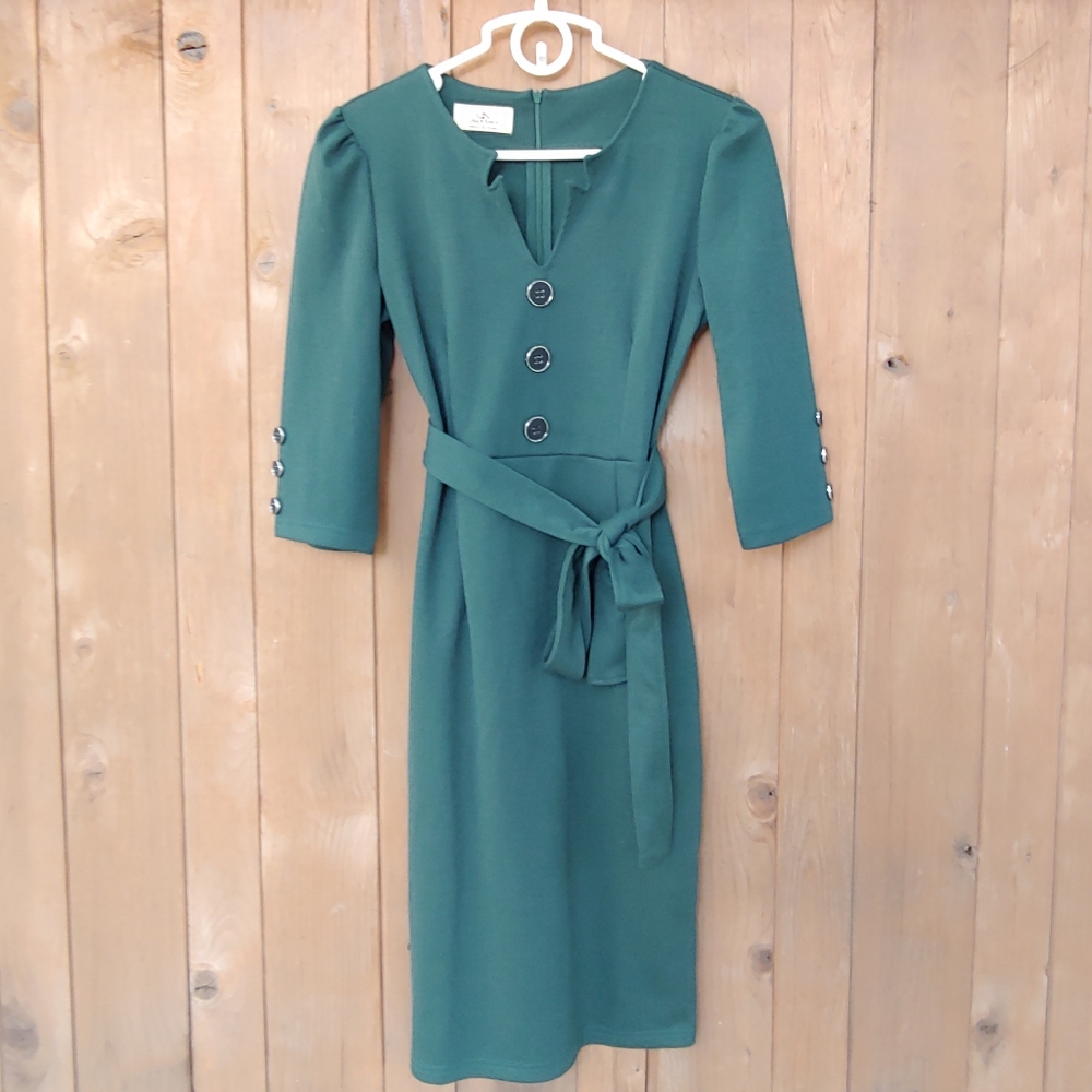 NWOT: Green vintage assimetrical neckline dress